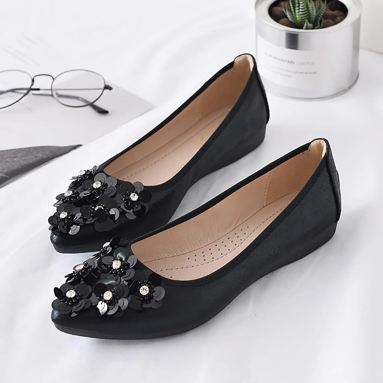 Women's Flats, Foldable Ballet Flats for Women, Flower Pionted Toe Comfort Light Weight Slip-On Dress Shoes